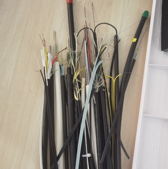 Противопогодный одномодный FTTH внутренний кабель 1-12 ядра для бесшовного соединения