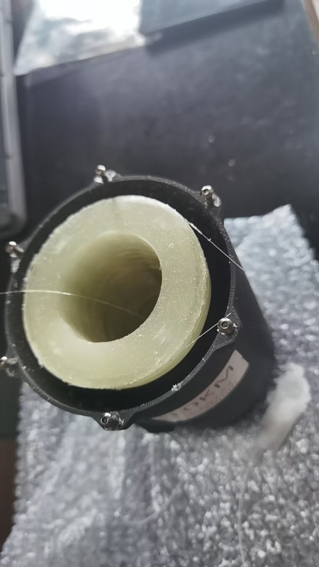 Конфиденциальное покрытие пиджак материал FPV квадрокоптер дрон 25 км / руль Внутренняя к внешней проводке FC тип соединителя для высокой прочности натяжения